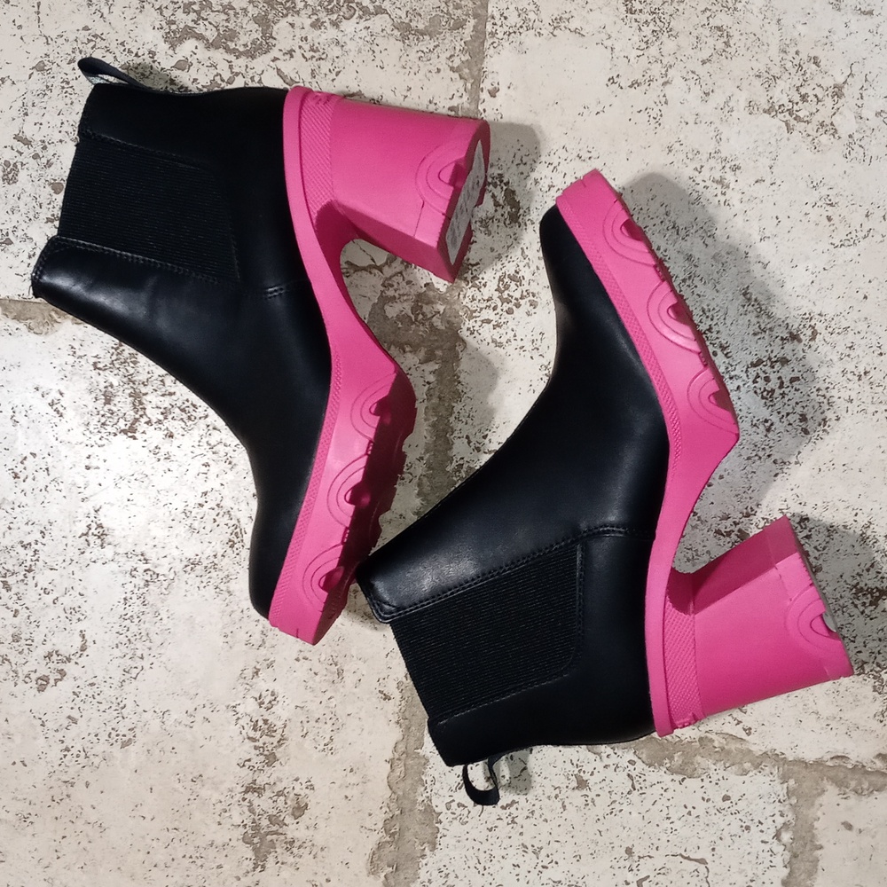 SOREL Brex Heel Chelsea Waterproof Boots In Black and Pink  Color Size 10